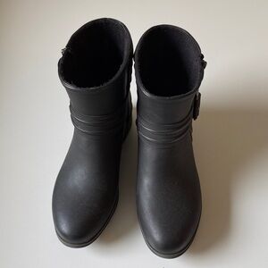 Sperry Black Short Ankle Rain Boots with Buckle Detail